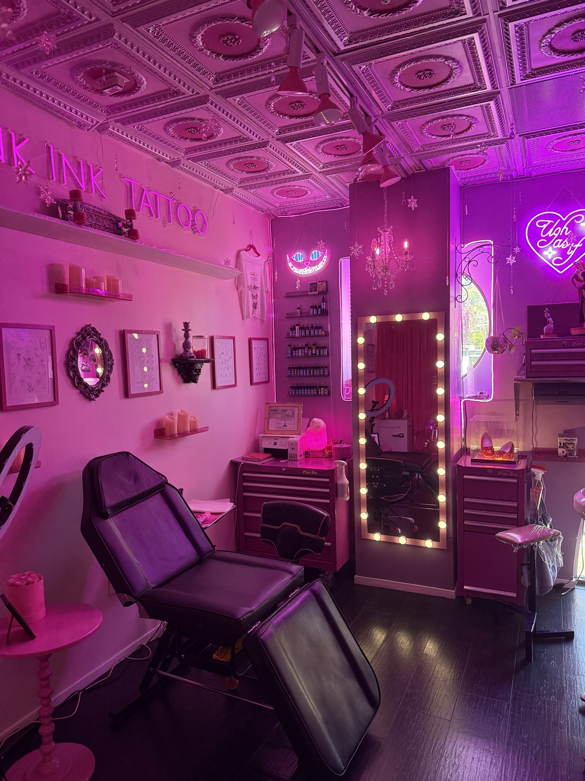 Pink tattoo station with vanity mirror